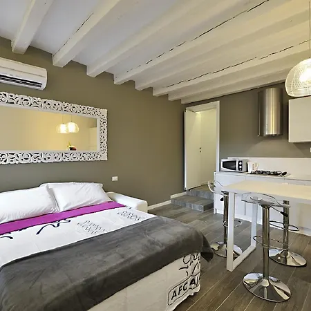 Ca Forner - Cannaregio Apartment By Wonderful Italy-3